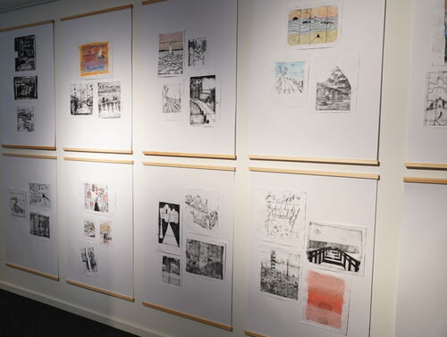 Teil der Ausstellung "Sudetenlove": Die Tetra-Pak-Prints der Schülerinnen und Schüler