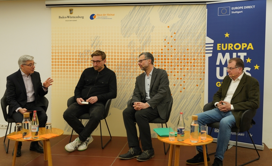 Die Podiumsteilnehmer der Diskussion